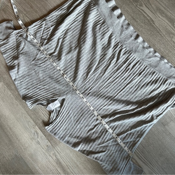 Cabi Gray Ribbed Doleman Sleeve Oversized V-Neck Knit Top Medium - Picture 9 of 10